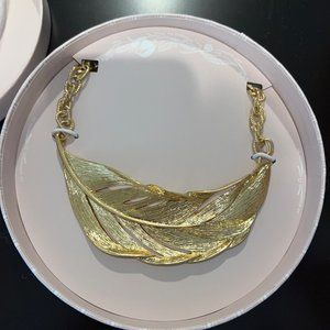 ✨SALE✨ NIB Chloe + Isabel Sculpted Feather Collar Necklace